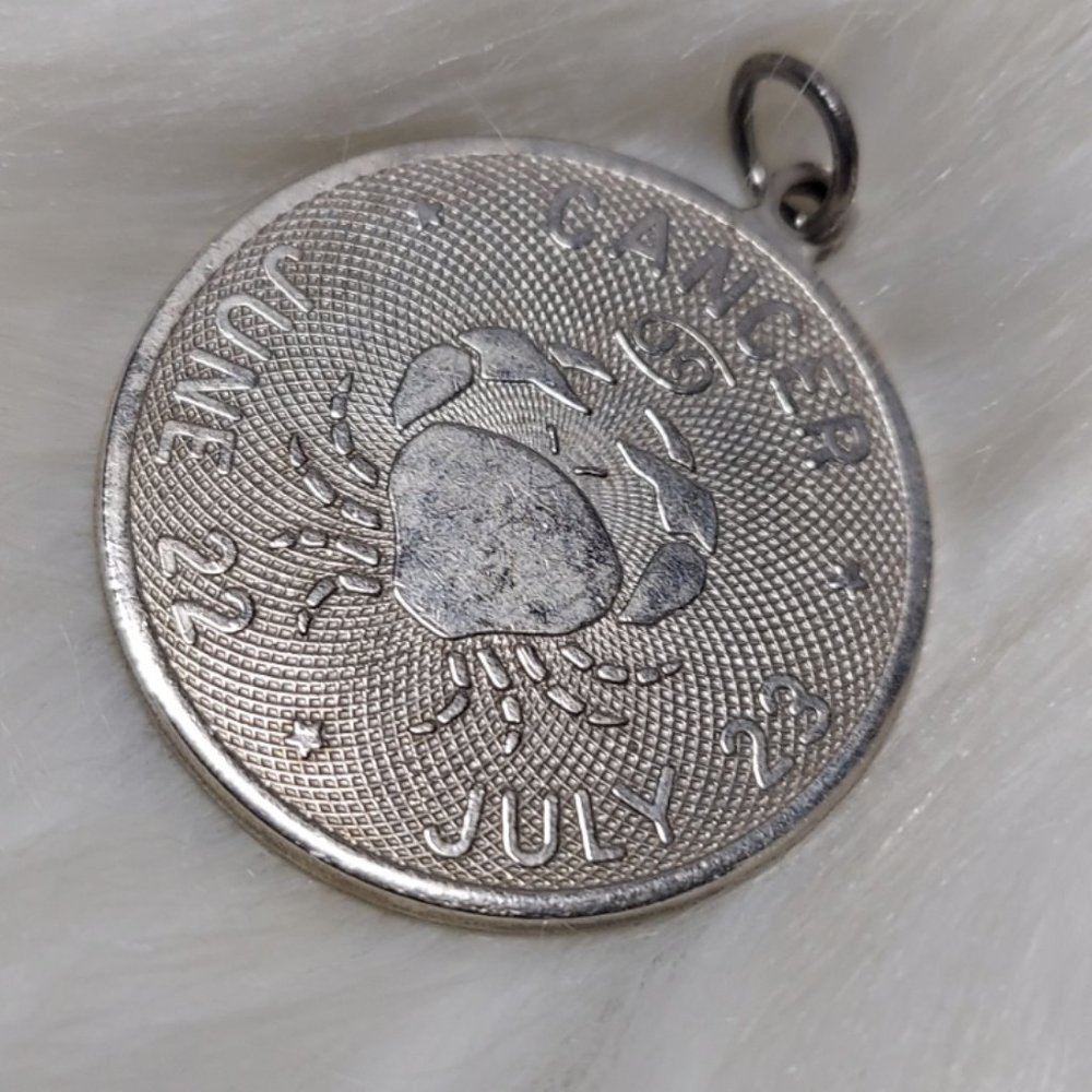 VINTAGE ZODIAC ASTROLOGY  SIGN CANCER NECKLACE PENDANT